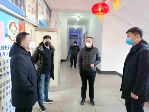 七台河公司新建煤矿组织党员干部深入基层检查疫情防控工作。。。。。。。。（李春铭 摄）